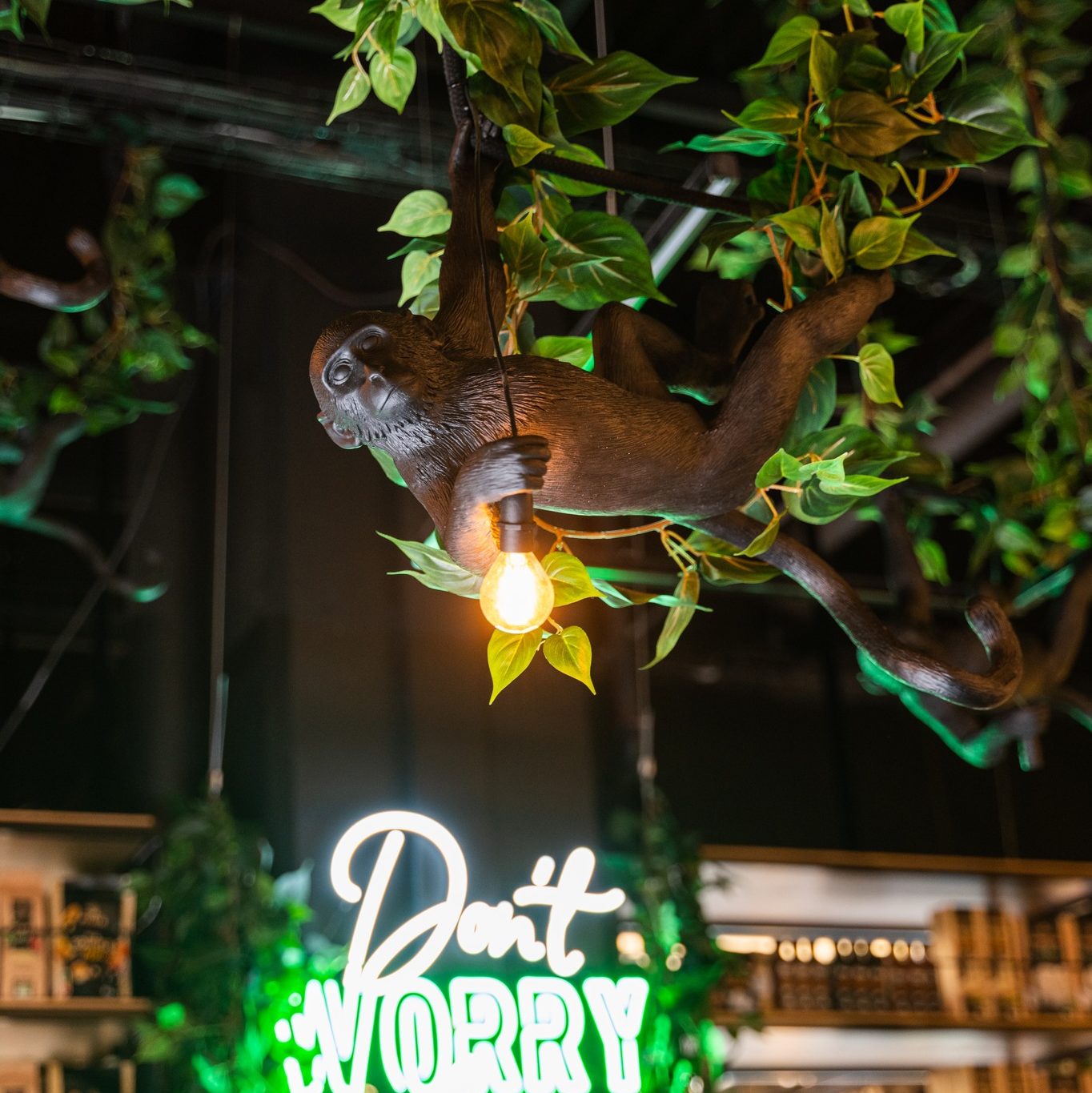 Projet d'architecture intérieure et de design global pour un concept de restaurant en franchise. Design unique, ambiance conviviale créée par des jeux de lumières, des espaces optimisés, des aménagements sur mesure. Idéal pour une expérience culinaire immersive.